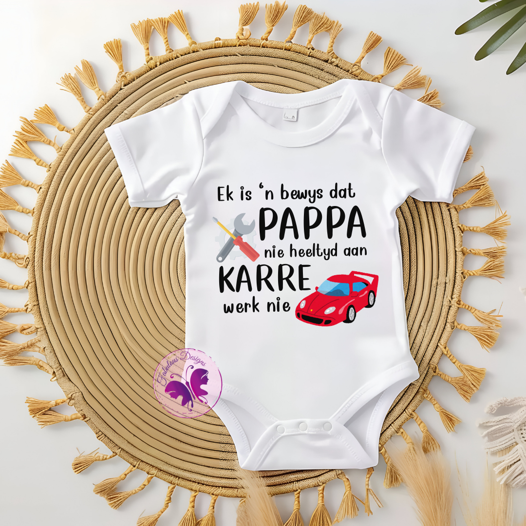 Baby Onesie - Ek is bewys dat pappa nie heeltyd aan karre werk nie
