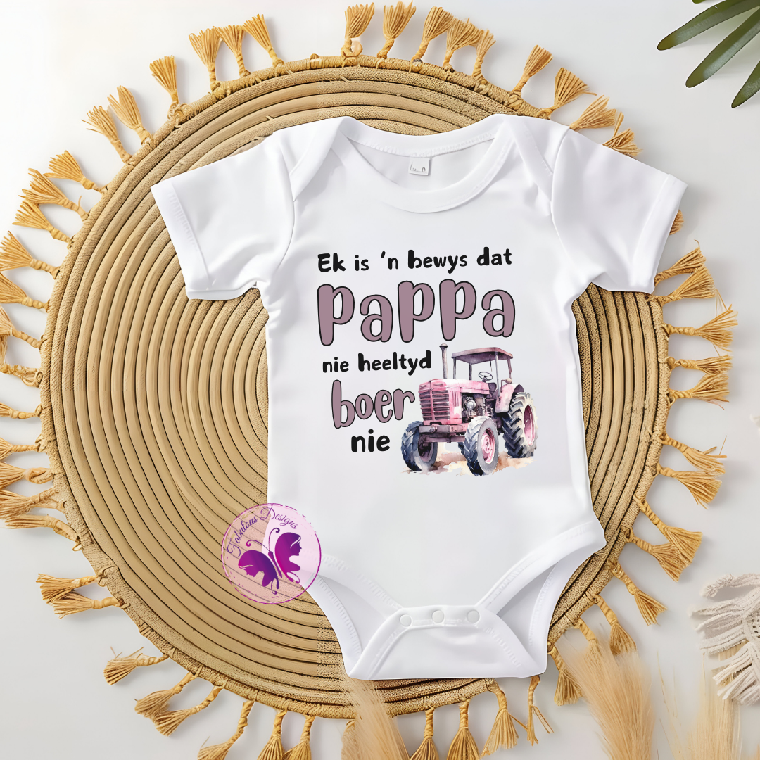 Baby Onesie - Ek is bewys dat pappa nie heeltyd boer nie (Pink)